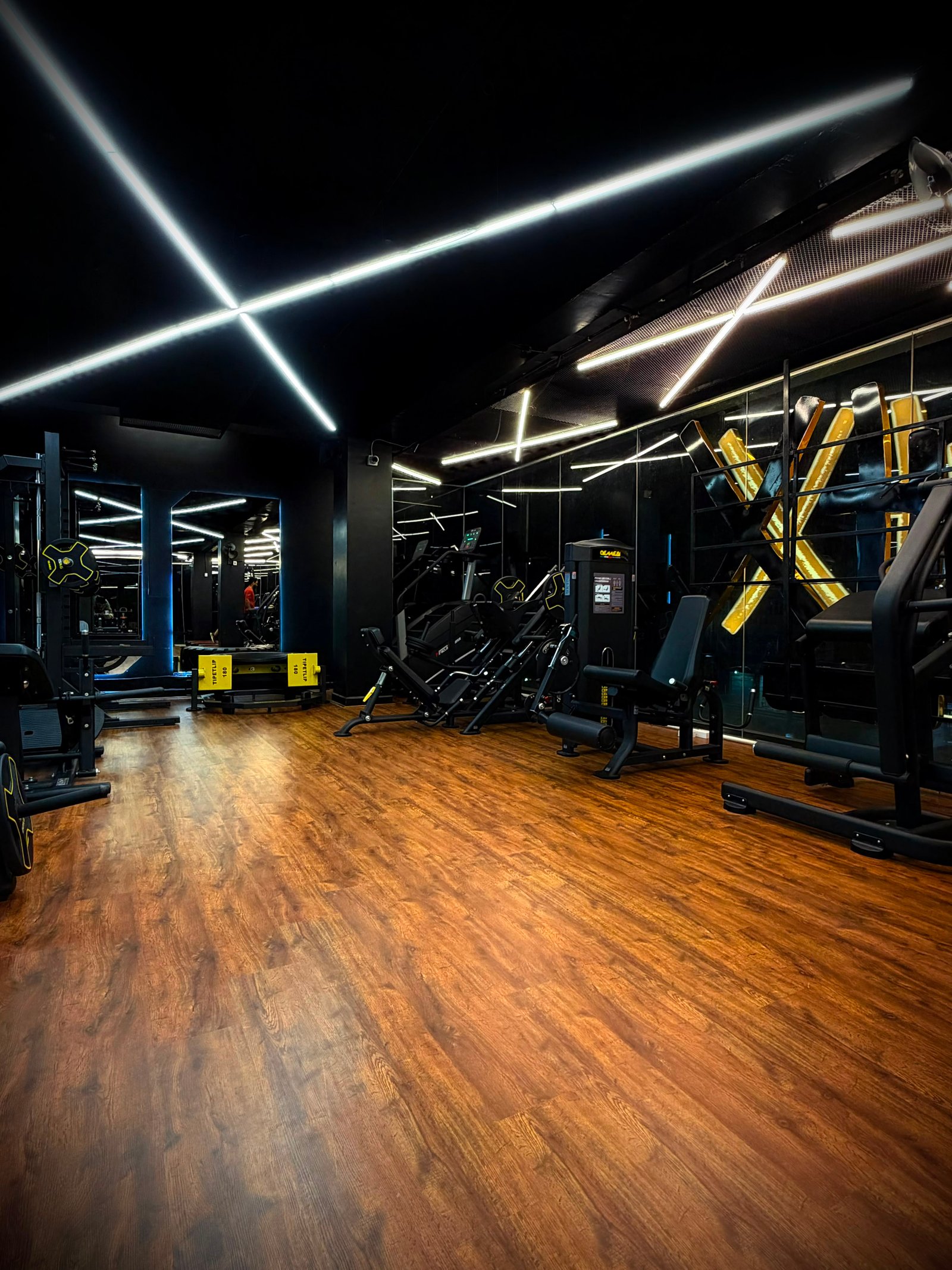 RushX Signature Illuminated Gold X Strength Arena